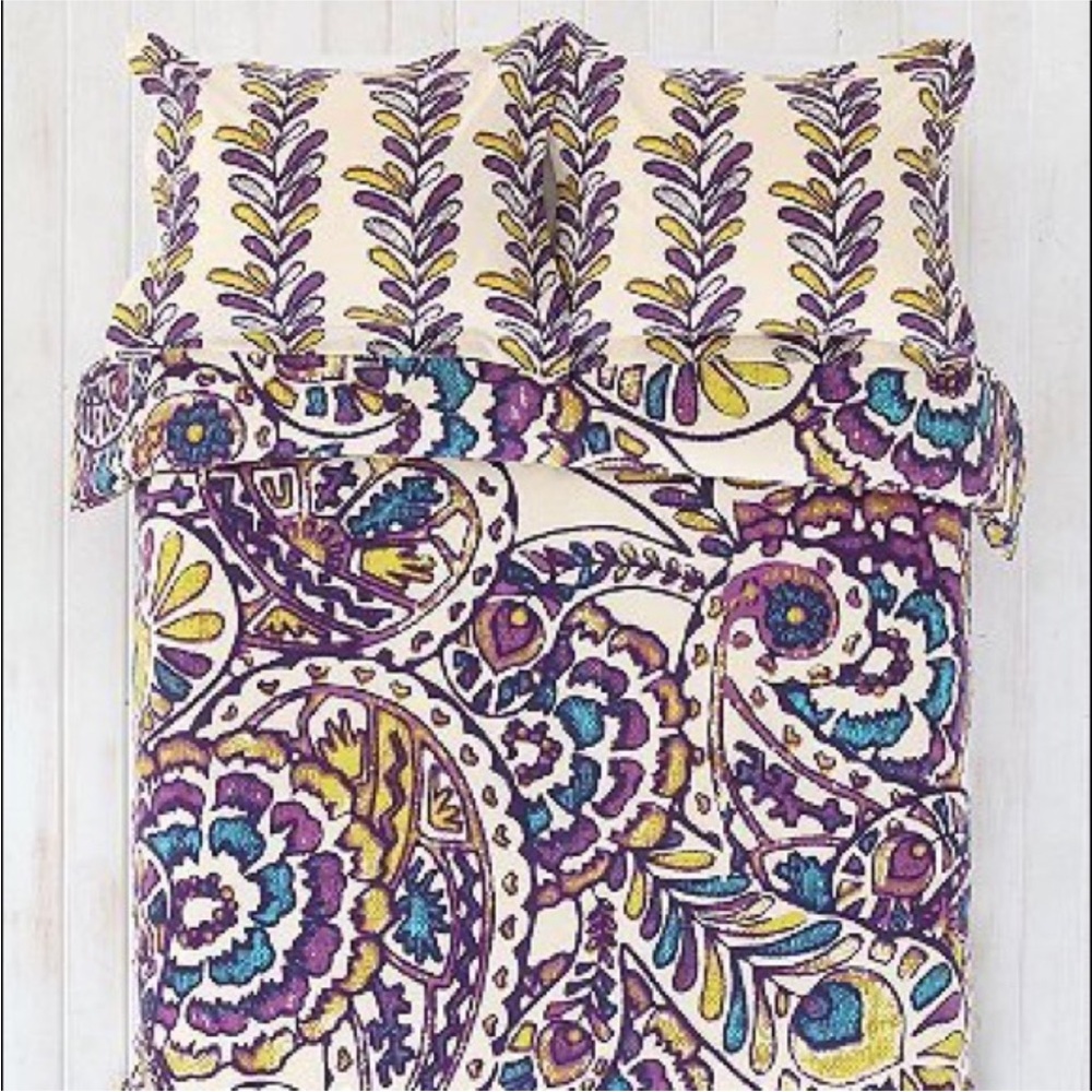 Set/2 MT Uran Outfitters *Twin/Twin XL* 2-pc Purple Paisley Duvet Cover & Case